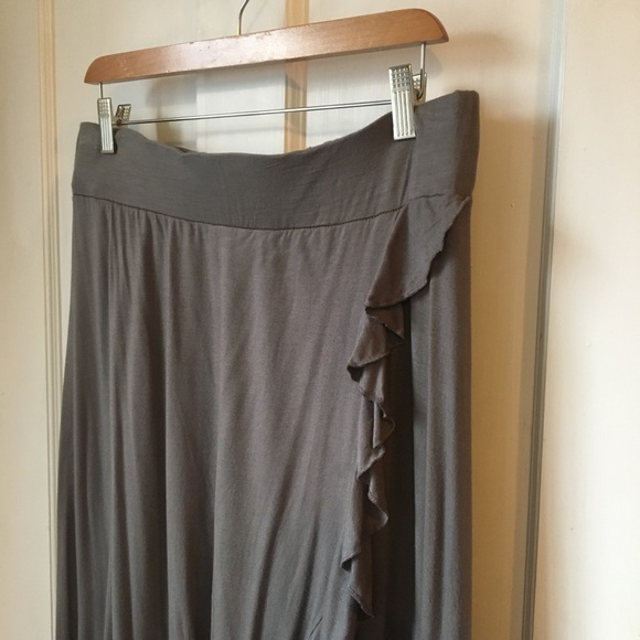 AIME Waterfall Ruffle Skirt - Picture 2 of 8